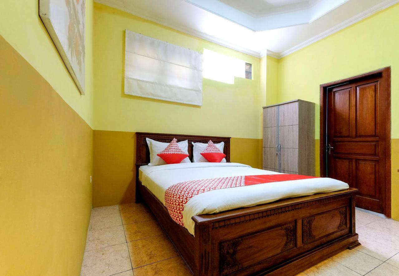 Oyo 338 Guest House Omah Manahan Syariah Surakarta  Exterior photo