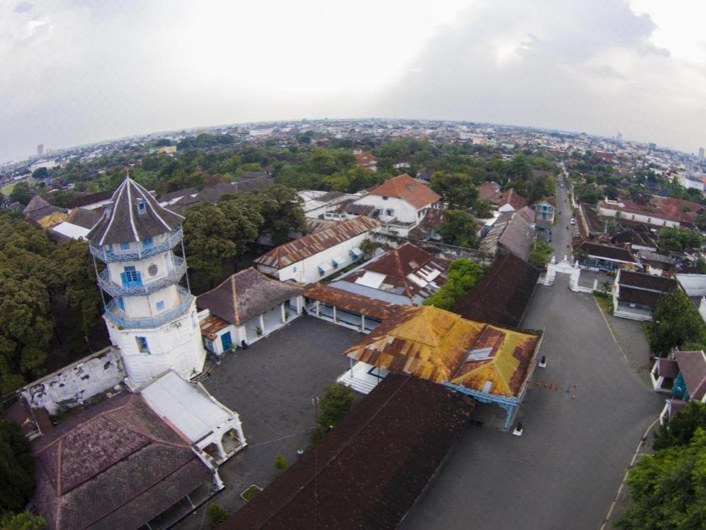 Oyo 338 Guest House Omah Manahan Syariah Surakarta  Exterior photo