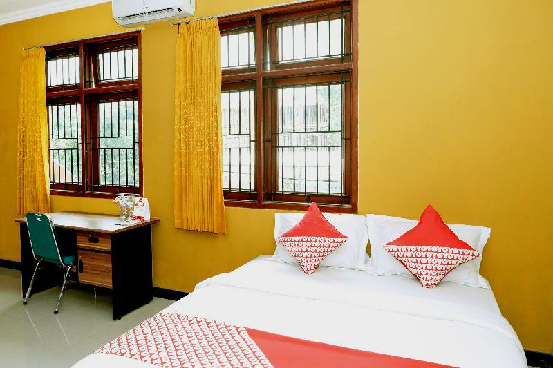 Oyo 338 Guest House Omah Manahan Syariah Surakarta  Exterior photo