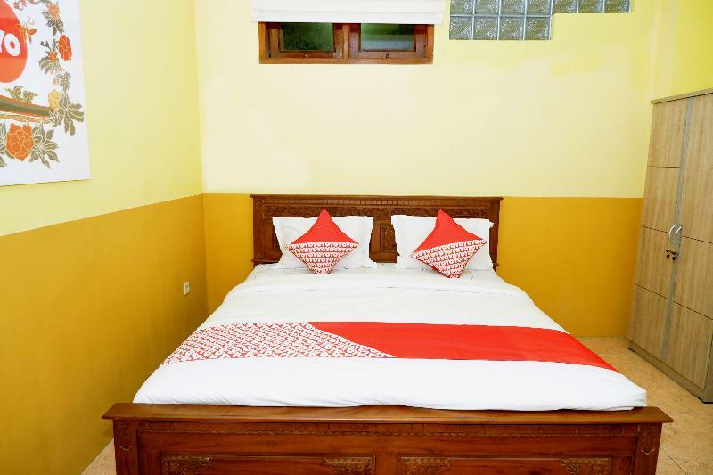 Oyo 338 Guest House Omah Manahan Syariah Surakarta  Exterior photo
