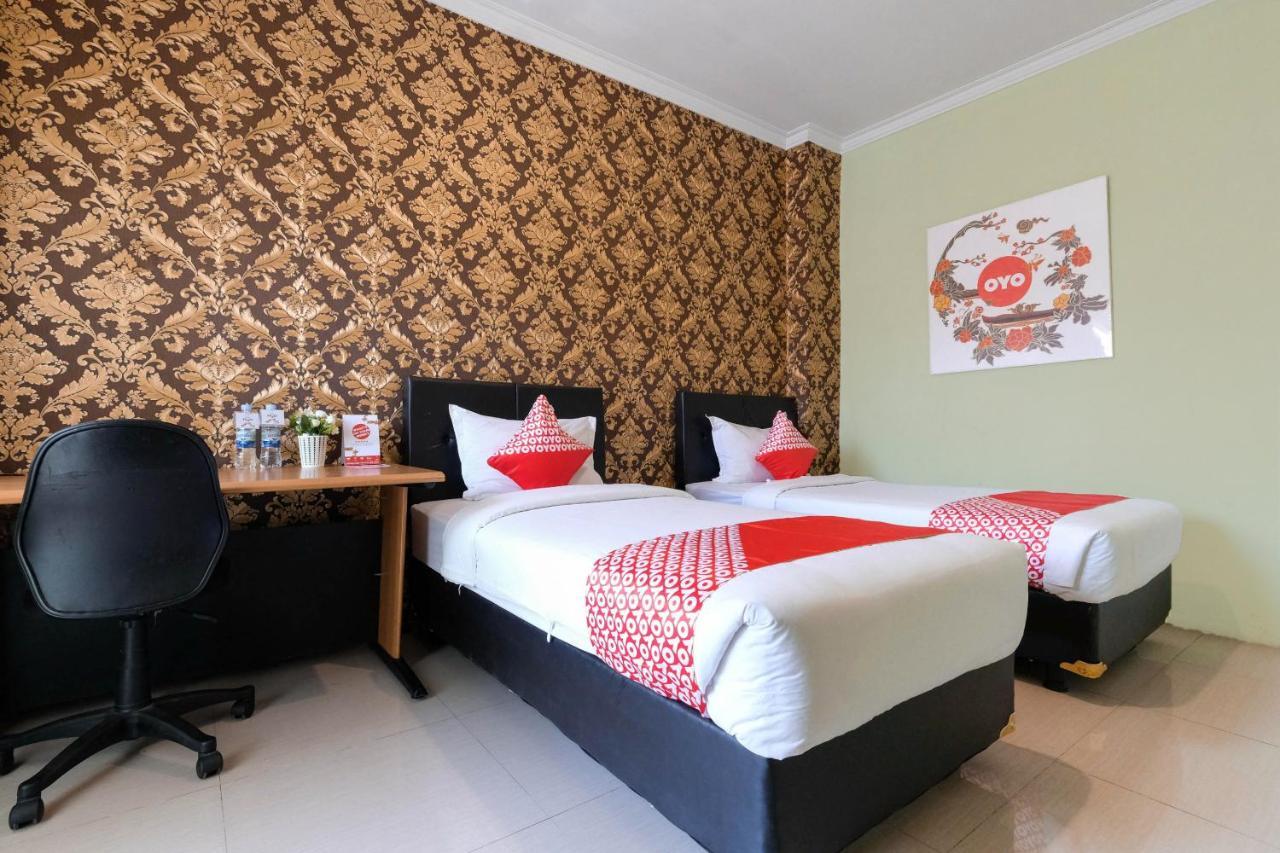 Oyo 338 Guest House Omah Manahan Syariah Surakarta  Exterior photo