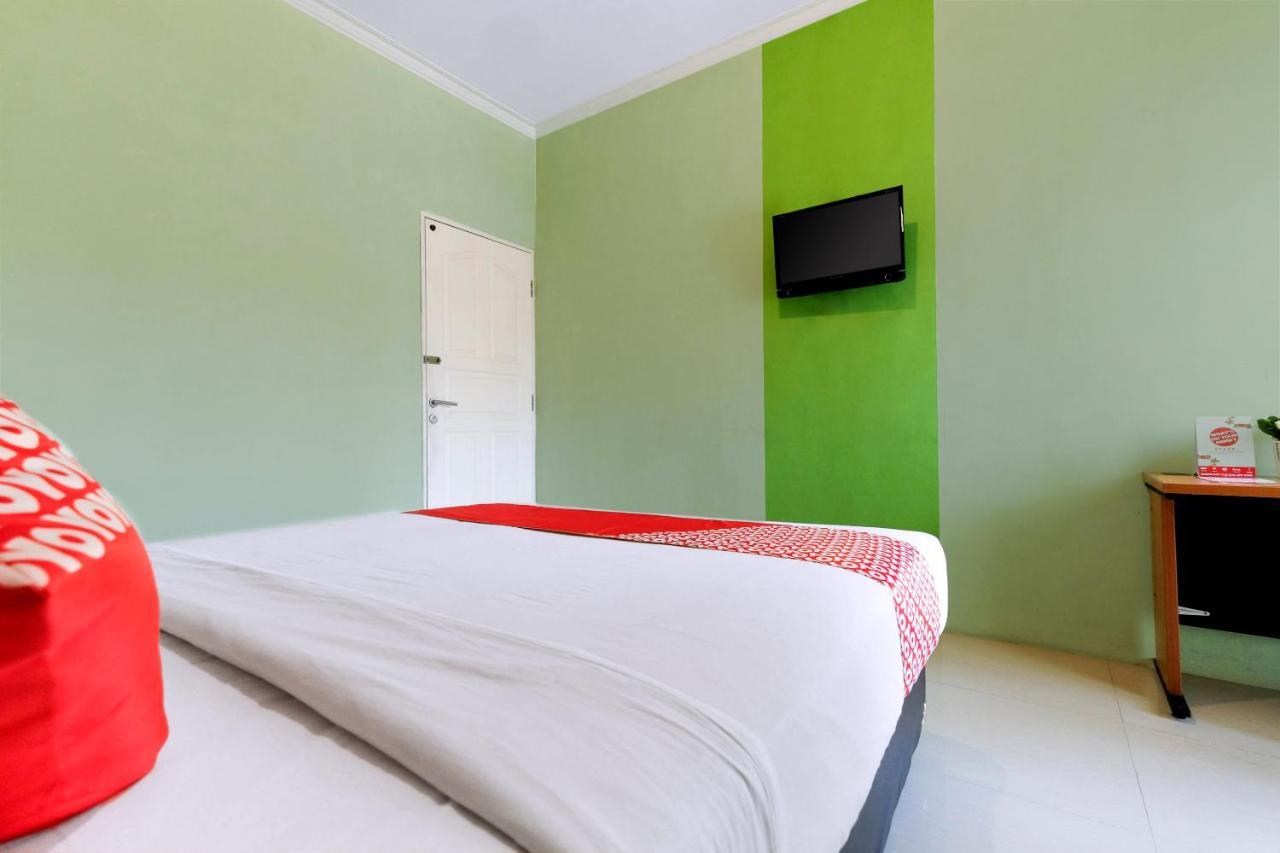Oyo 338 Guest House Omah Manahan Syariah Surakarta  Exterior photo