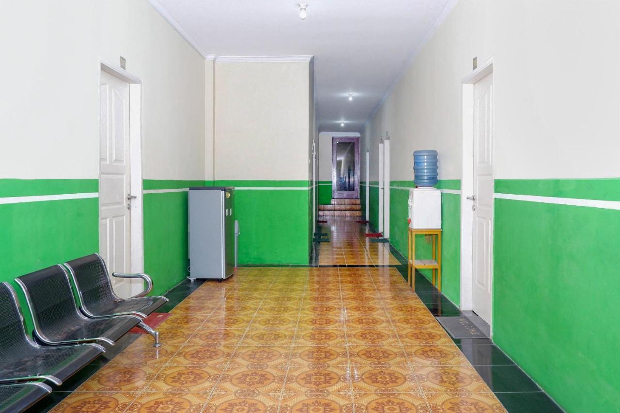 Oyo 338 Guest House Omah Manahan Syariah Surakarta  Exterior photo