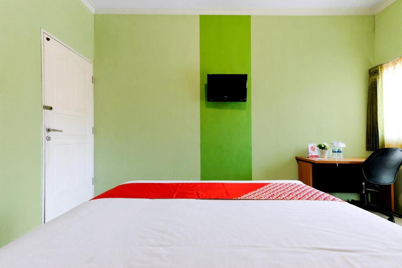Oyo 338 Guest House Omah Manahan Syariah Surakarta  Exterior photo