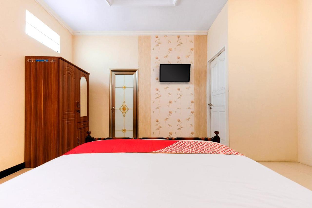 Oyo 338 Guest House Omah Manahan Syariah Surakarta  Exterior photo