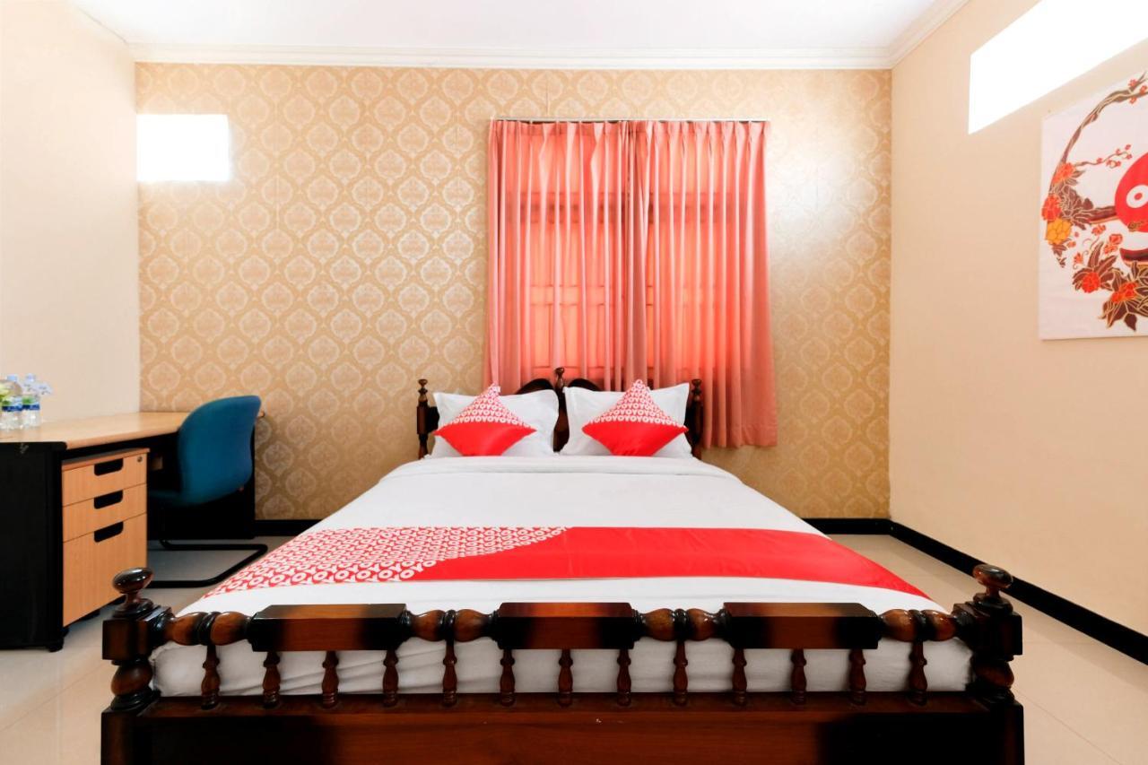 Oyo 338 Guest House Omah Manahan Syariah Surakarta  Exterior photo